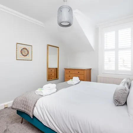 6 Longfield Terrace Elegant, Modern 5 Bed House With Free Parking Pass The Keys 펜션 *