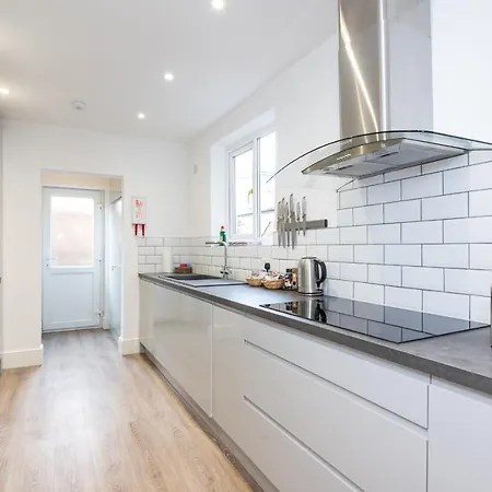 6 Longfield Terrace Elegant, Modern 5 Bed House With Free Parking Pass The Keys York