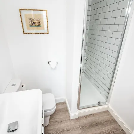 6 Longfield Terrace Elegant, Modern 5 Bed House With Free Parking Pass The Keys *