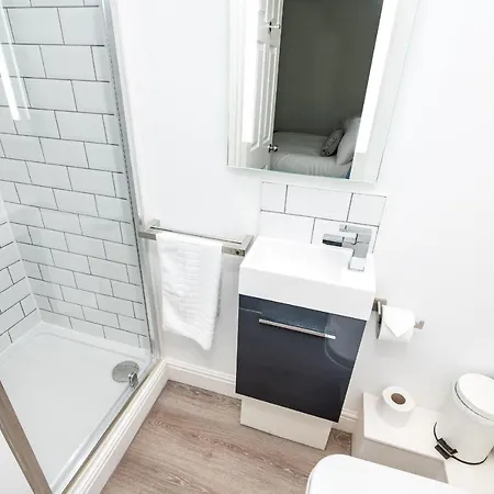 Semesterbostad 6 Longfield Terrace Elegant, Modern 5 Bed House With Free Parking Pass The Keys *