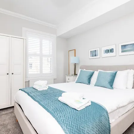 6 Longfield Terrace Elegant, Modern 5 Bed House With Free Parking Pass The Keys *