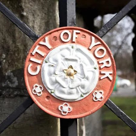 6 Longfield Terrace Elegant, Modern 5 Bed House With Free Parking Pass The Keys Casa de Férias *