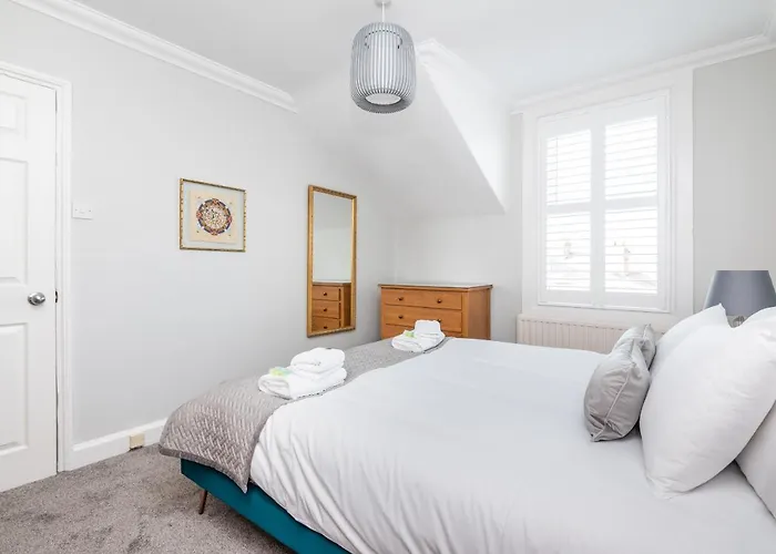 6 Longfield Terrace Elegant, Modern 5 Bed House With Free Parking Pass The Keys Dom wakacyjny *