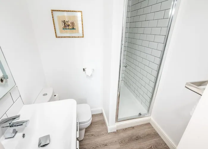 6 Longfield Terrace Elegant, Modern 5 Bed House With Free Parking Pass The Keys *