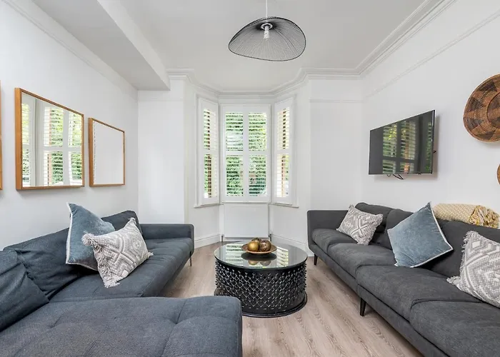 6 Longfield Terrace Elegant, Modern 5 Bed House With Free Parking Pass The Keys Dom wakacyjny *