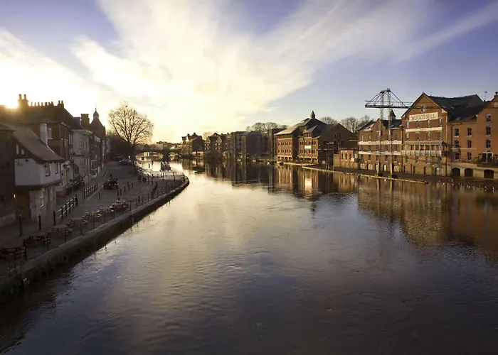 Dom wakacyjny 6 Longfield Terrace Elegant, Modern 5 Bed House With Free Parking Pass The Keys