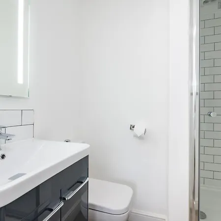 6 Longfield Terrace Elegant, Modern 5 Bed House With Free Parking Pass The Keys * يورك