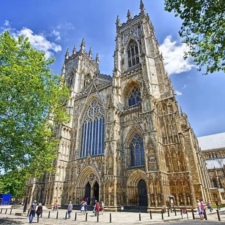 بيت للعطل 6 Longfield Terrace Elegant, Modern 5 Bed House With Free Parking Pass The Keys